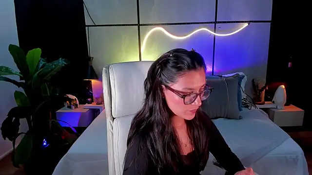 Gia Mazzon online show from November 5, 5:18 pm