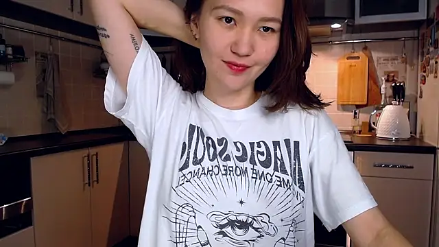 Kelly Yon online show from September 23, 8:51 pm