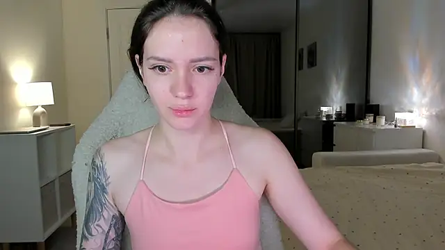 Snapshot of Sonia_moon_ chatting on October 18, 2:25 am Sonia moon online show from October 18, 2:25 am