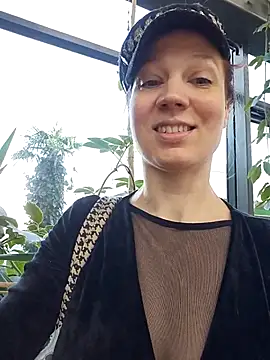 Exhibitionsplit online show from January 15, 11:05 am