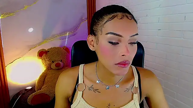 CoralineSweett online show from November 2, 11:35 am