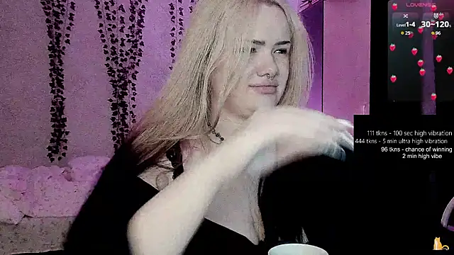 strawberry elfcat online show from June 11, 2:11 am
