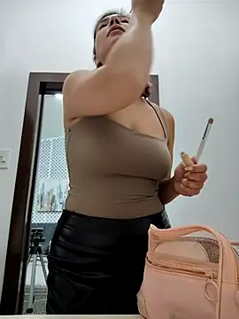 scarlett moore online show from September 12, 1:40 pm