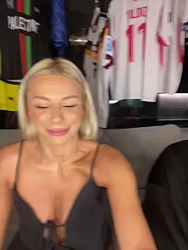 SexOnMyLvL online show from June 15, 8:42 pm