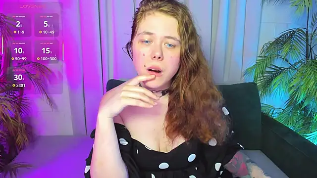 Snapshot of SophiePure chatting on October 3, 8:58 pm SophiePure online show from October 3, 8:58 pm