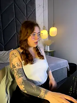 Snapshot of SophiePure chatting on October 13, 8:55 pm SophiePure online show from October 13, 8:55 pm