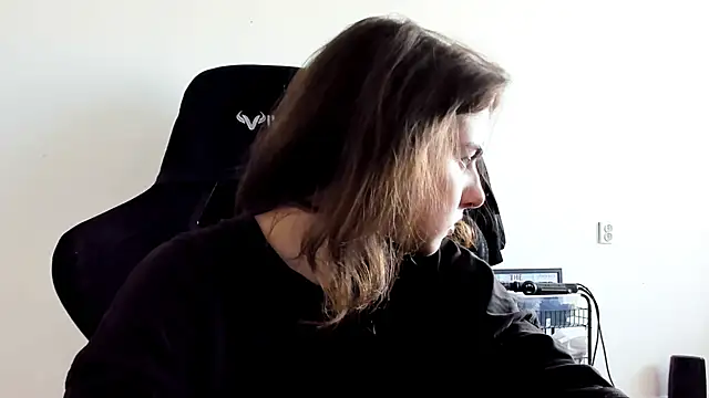 emmamurrr online show from February 13, 11:45 am