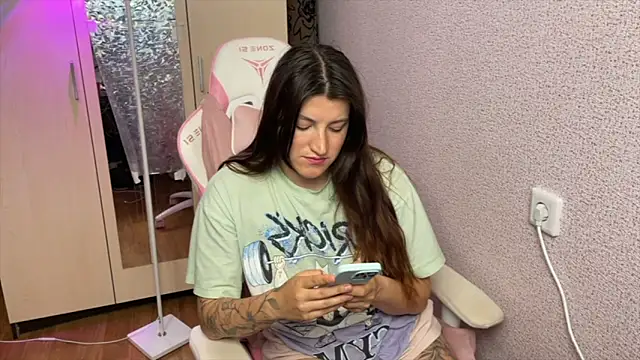 Katrin  kiss online show from May 7, 6:22 pm