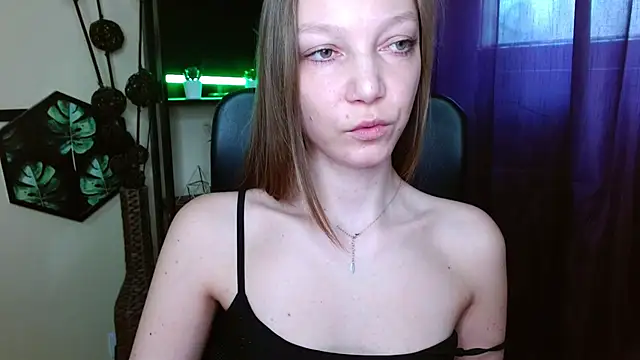 EmillyPlay online show from April 9, 6:05 am