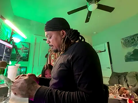 4EVAGLACIERS online show from November 18, 2:34 am