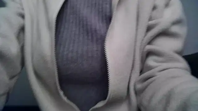 Snapshot of ElizaSwon chatting on October 4, 1:39 pm ElizaSwon online show from October 4, 1:39 pm