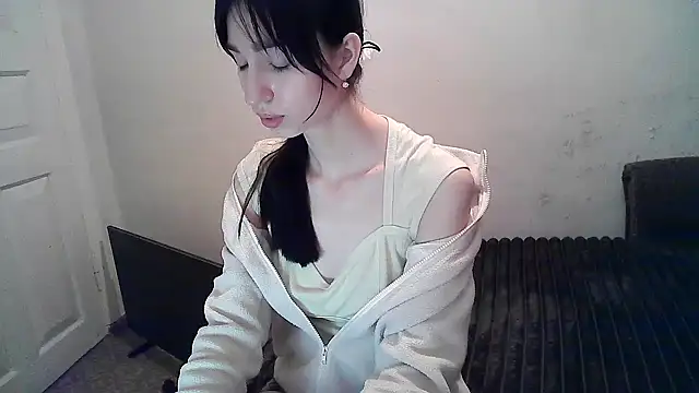 Snapshot of ElizaSwon chatting on October 5, 3:06 pm ElizaSwon online show from October 5, 3:06 pm