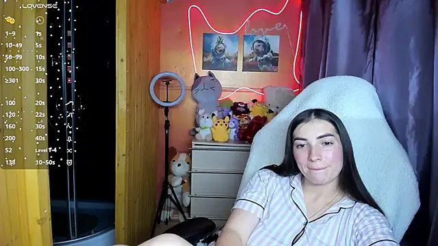 Fiery Brunette  online show from September 18, 9:52 am