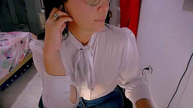 BitterMomXxx online show from July 25, 5:09 pm