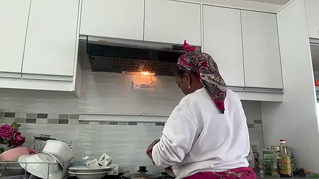 ChocolateCakeQueen online show from October 14, 5:59 pm