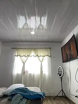 hannahb-e online show from March 30, 5:34 pm