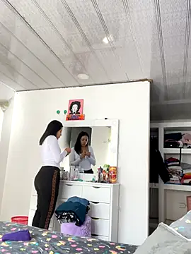 hannahb-e online show from November 4, 1:49 pm