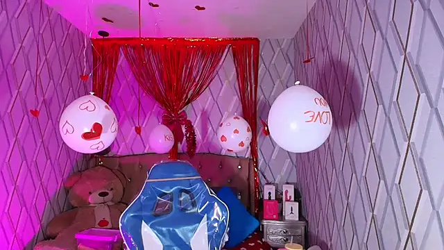 NicolleTaylor online show from February 15, 4:48 am