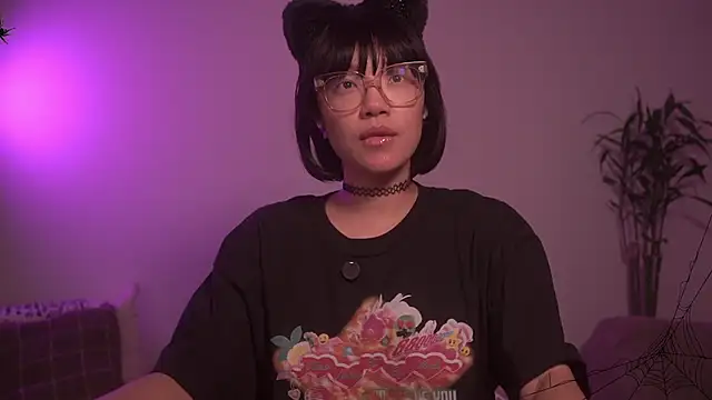 Snapshot of meganmei666 chatting on October 13, 2:03 am meganmei666 online show from October 13, 2:03 am