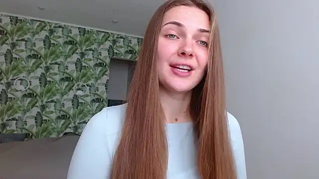 Snapshot of Olivia_shine chatting on October 17, 6:16 am Olivia shine online show from October 17, 6:16 am