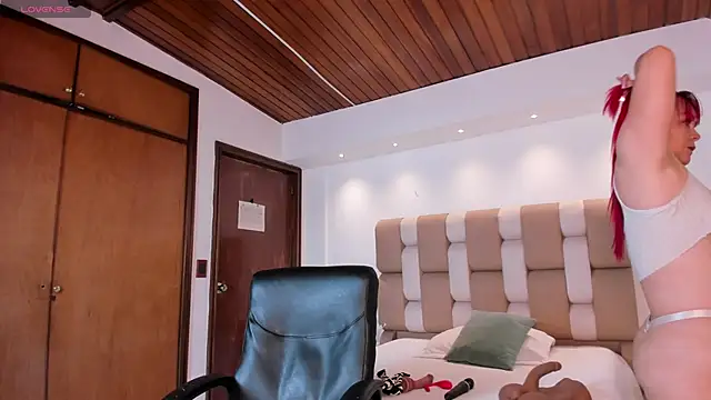 victoria mooree online show from November 3, 11:47 am