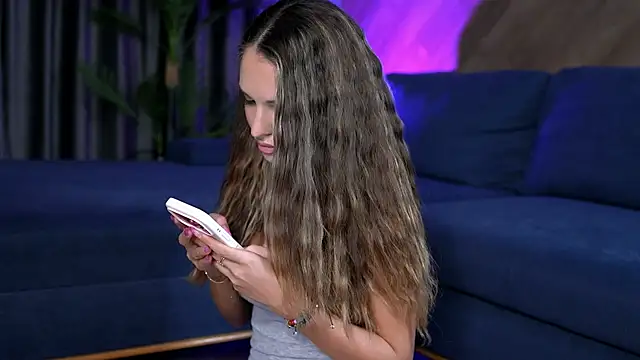 EsmeAinsley online show from May 27, 3:03 am