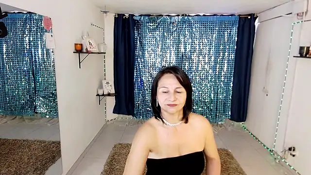 Latin Lola online show from March 21, 8:25 pm