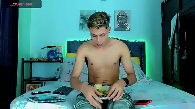 Liamscott  online show from November 3, 8:46 pm