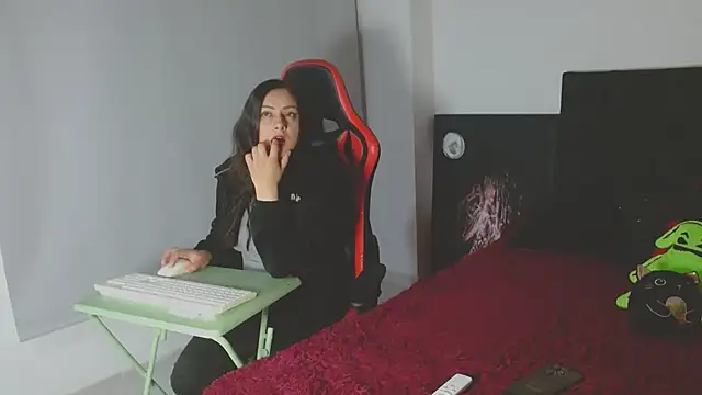 Noamartin  online show from March 3, 1:00 am