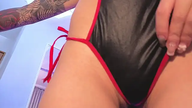 sarah cruzz  online show from April 10, 2:28 am