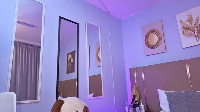 sarah cruzz  online show from April 15, 2:23 am