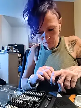 renegade vyxxen online show from April 18, 6:21 pm