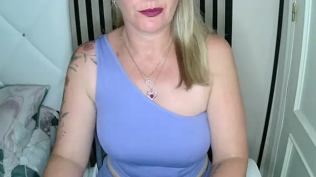 xxNoeliaxx online show from July 27, 8:00 am