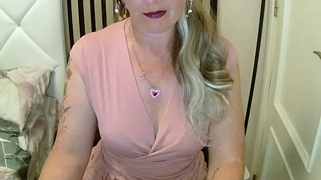 xxNoeliaxx online show from March 10, 8:40 am