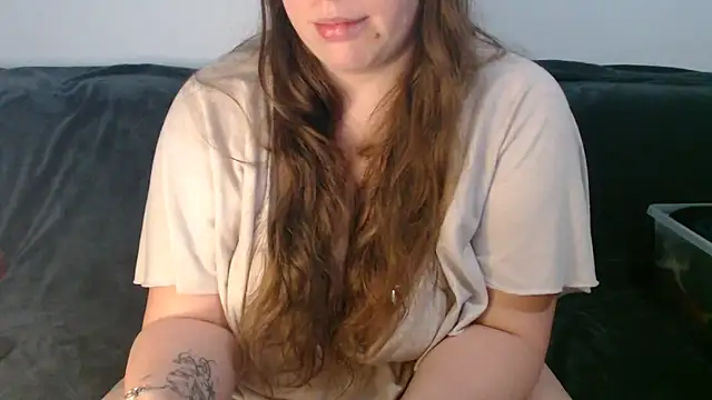 FrancaiseLynne online show from February 15, 6:07 pm