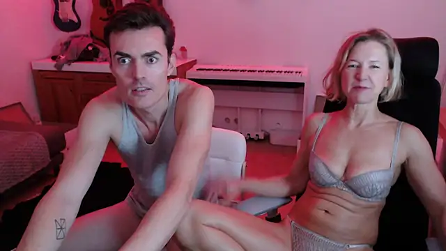 CplPtcVV online show from November 9, 8:16 pm