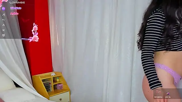 SophiaLiu online show from November 12, 5:00 pm