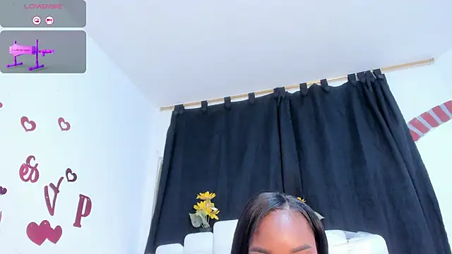 RoxannaBlanche online show from March 24, 1:05 pm