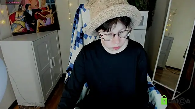 Melissa Wells online show from October 19, 3:14 pm