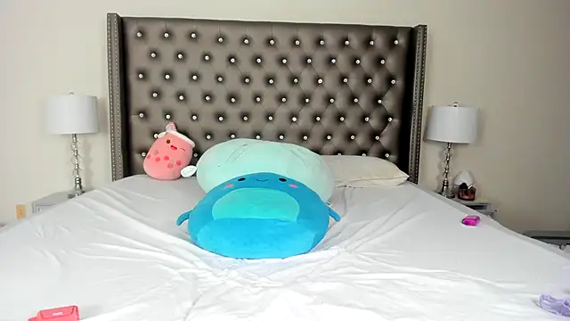 NadiaLyla online show from October 21, 4:38 am