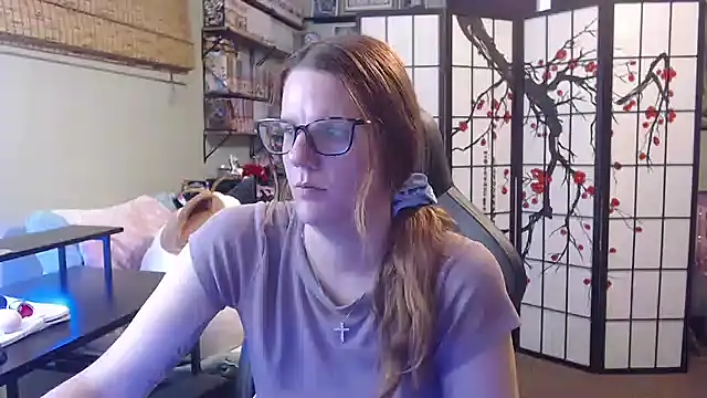 Sarahtineke online show from July 9, 4:20 pm
