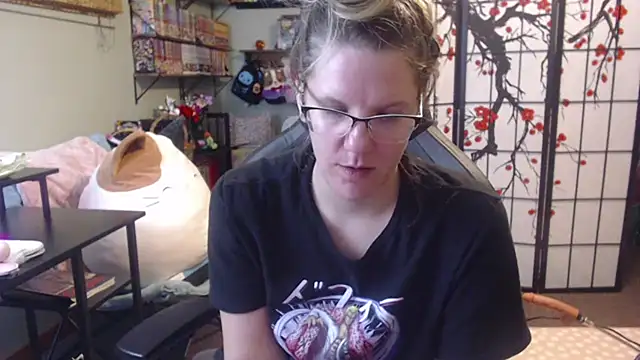 Sarahtineke online show from March 4, 4:13 pm