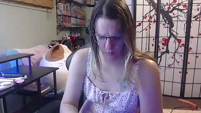 Sarahtineke online show from March 8, 3:05 pm