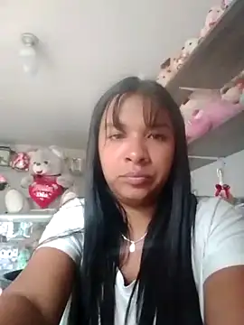 Snapshot of VivienAndClark chatting on October 20, 8:23 pm VivienAndClark online show from October 20, 8:23 pm