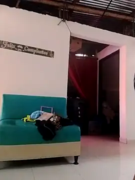 Snapshot of VivienAndClark chatting on October 9, 1:37 pm VivienAndClark online show from October 9, 1:37 pm