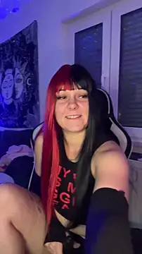 Snapshot of kinkygirl420x chatting on October 8, 8:35 pm kinkygirl420x online show from October 8, 8:35 pm