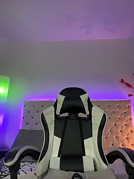 Elektra Queen online show from February 7, 1:15 pm