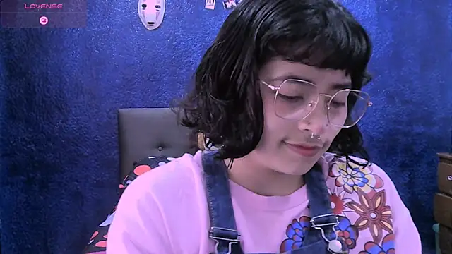 NinaYellow online show from November 6, 4:35 pm