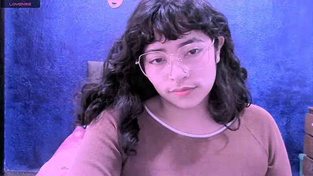 NinaYellow online show from October 1, 3:50 pm