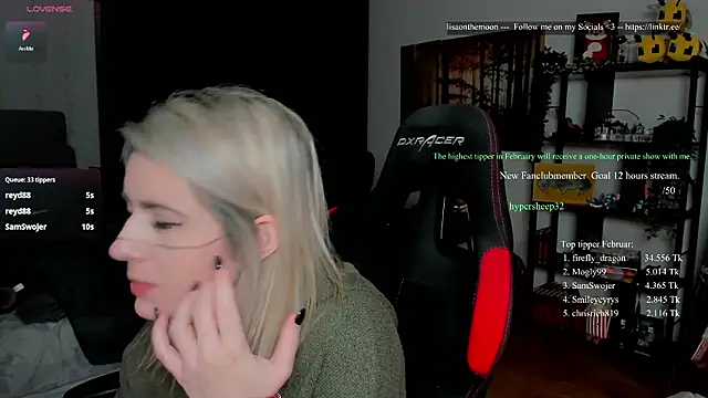 Lisaonthemoon online show from February 26, 8:52 pm